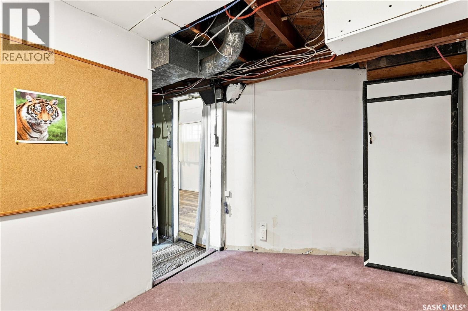 2212 Wallace Street, Regina, SK - Indoor