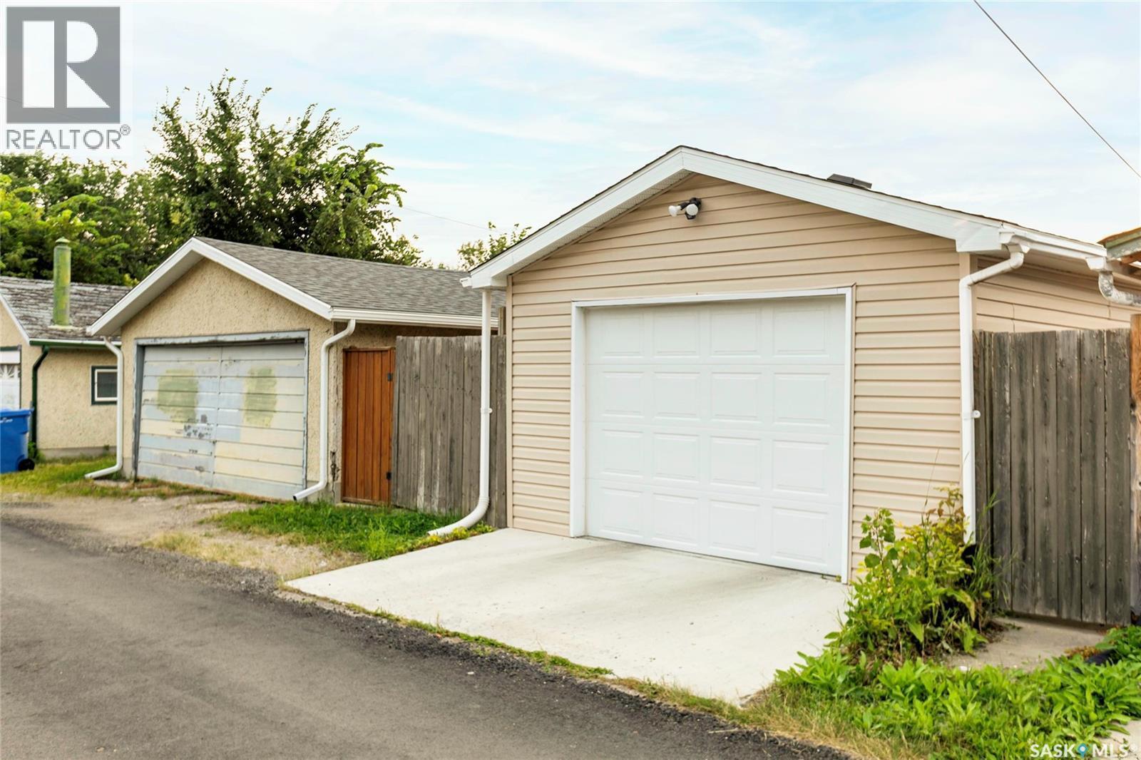 2212 Wallace Street, Regina, SK - Outdoor With Exterior