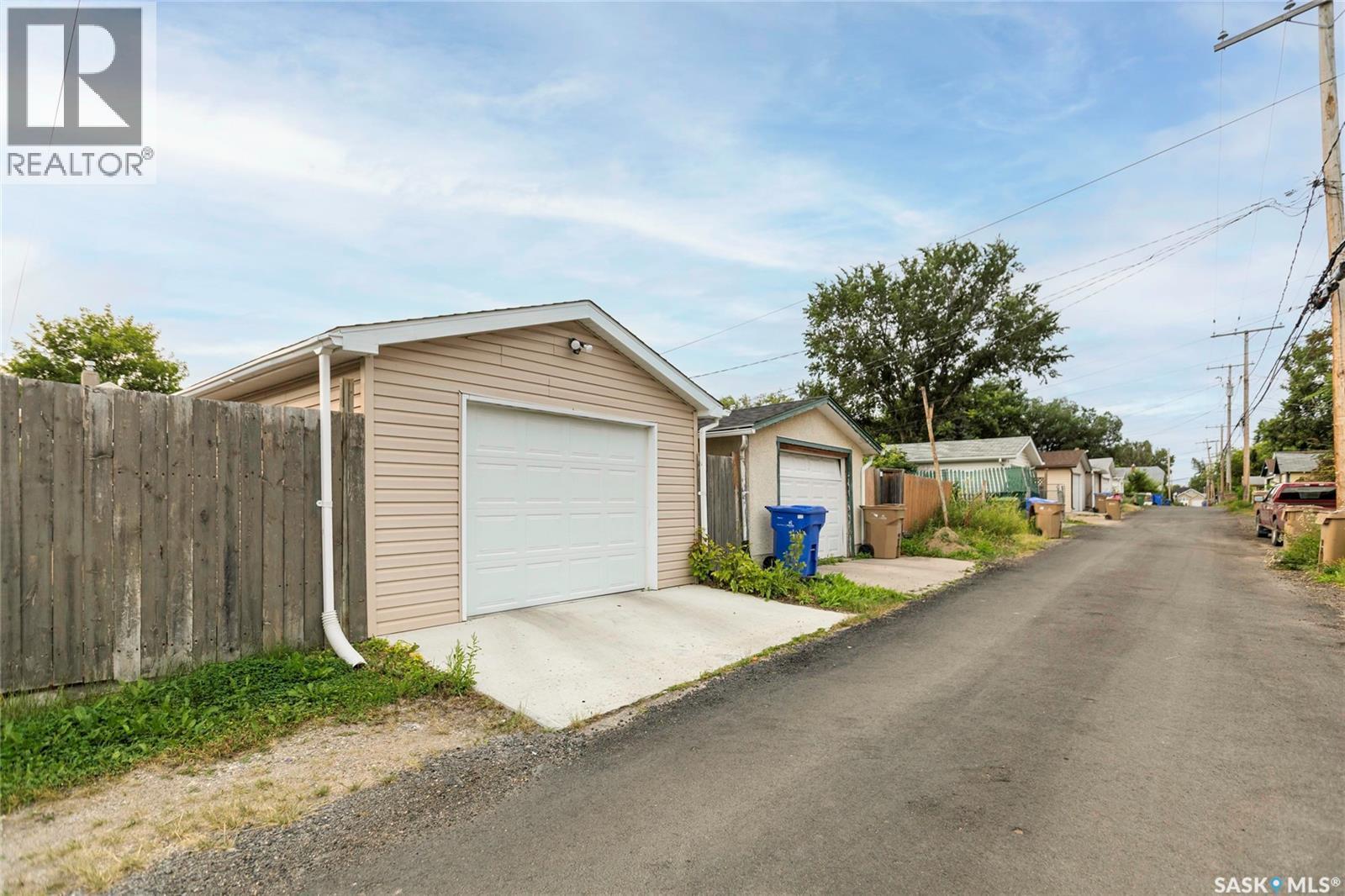 2212 Wallace Street, Regina, SK - Outdoor