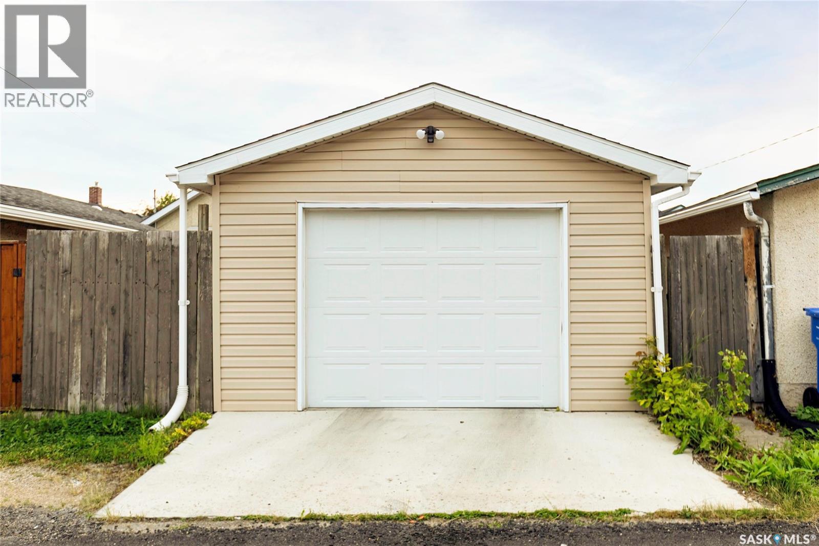 2212 Wallace Street, Regina, SK - Outdoor With Exterior