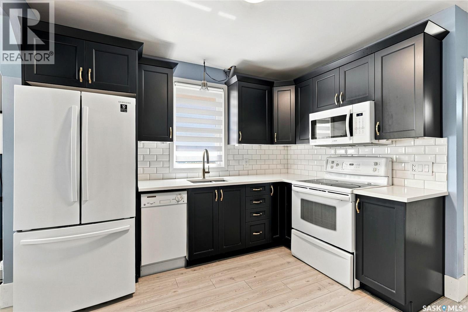 2212 Wallace Street, Regina, SK - Indoor Photo Showing Kitchen
