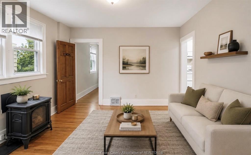 2177 Dougall Unit# Upper, Windsor, ON - Indoor Photo Showing Living Room