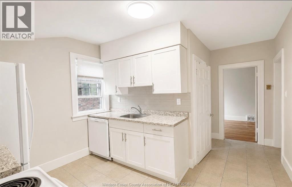 2177 Dougall Unit# Upper, Windsor, ON - Indoor Photo Showing Kitchen