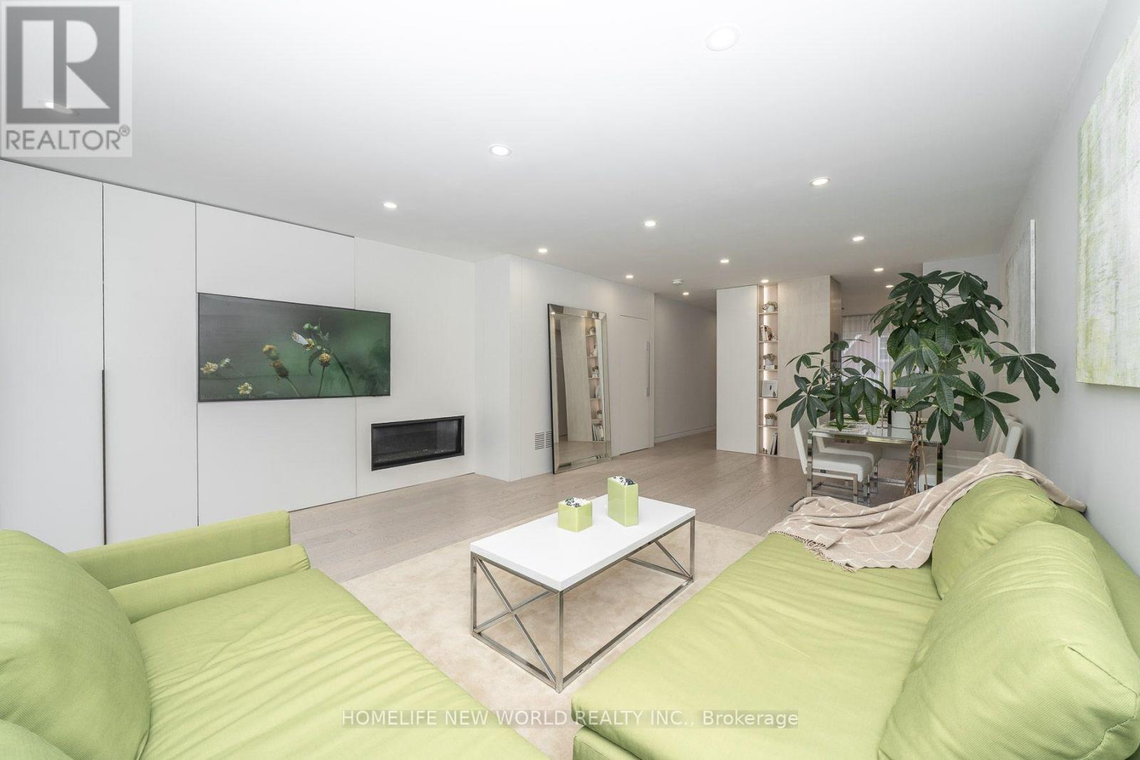 30 Carling Avenue, Toronto, ON - Indoor Photo Showing Living Room