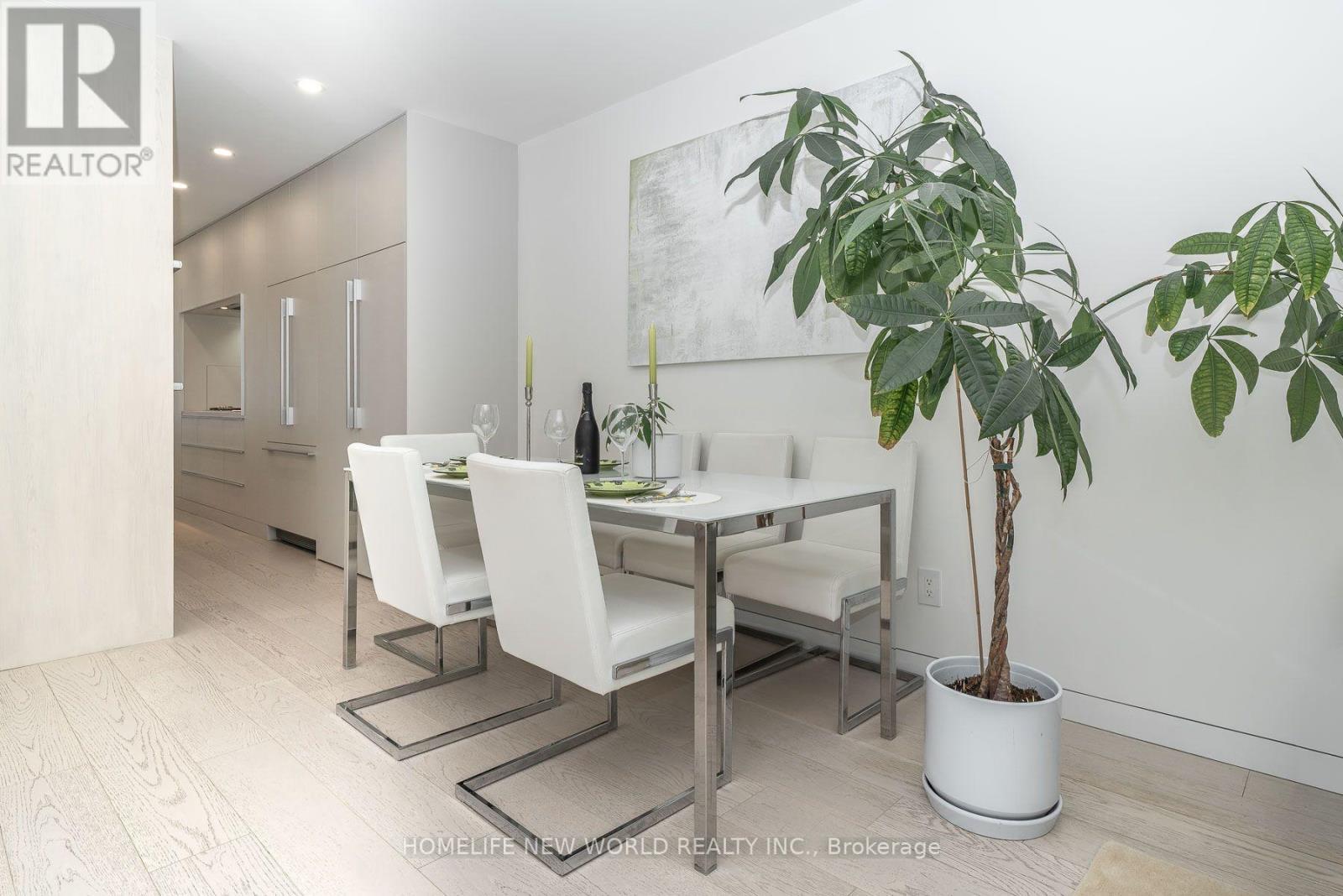 30 Carling Avenue, Toronto, ON - Indoor Photo Showing Other Room