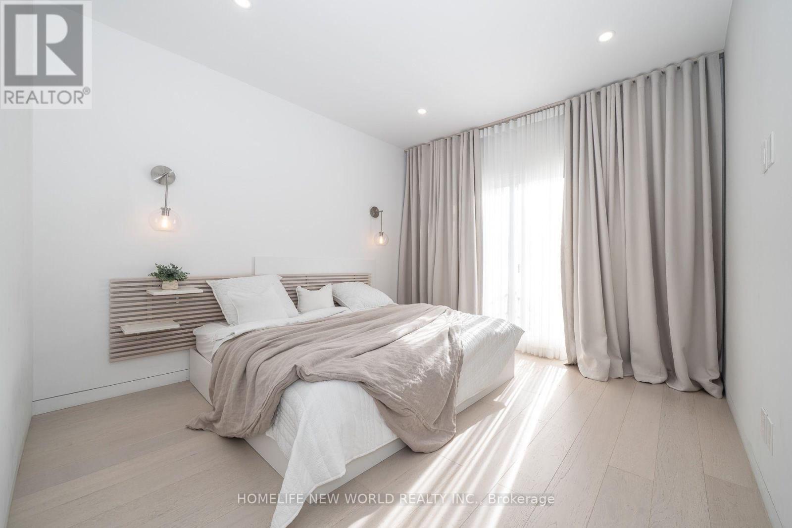 30 Carling Avenue, Toronto, ON - Indoor Photo Showing Bedroom