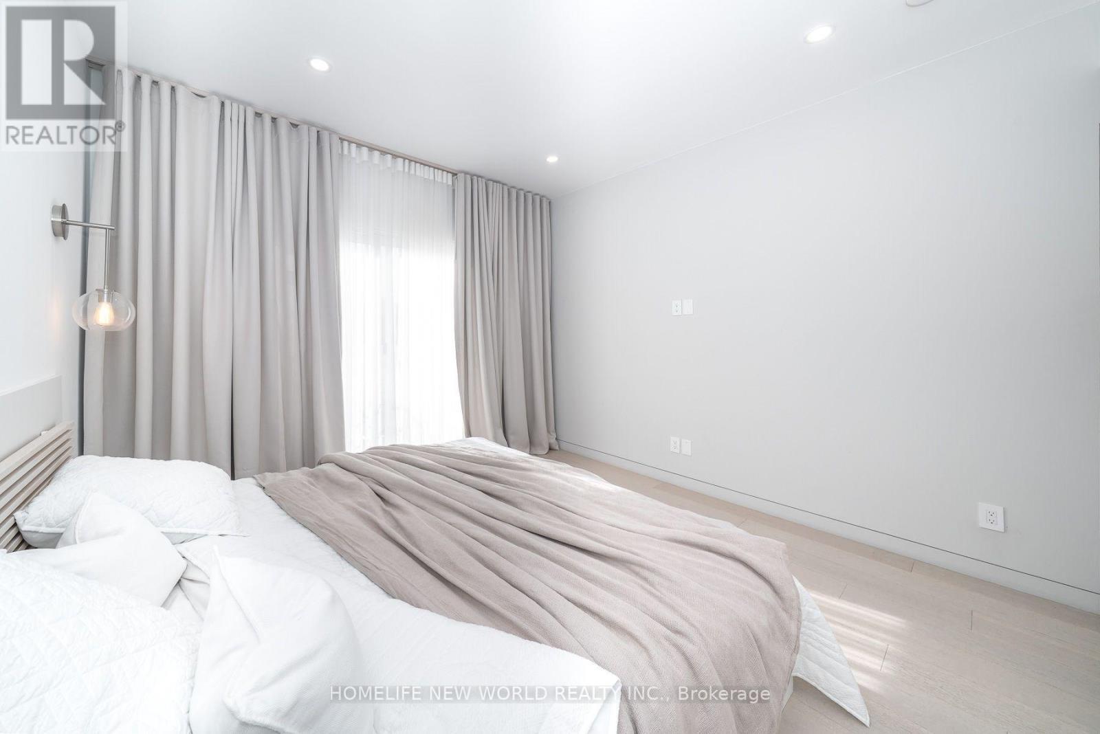 30 Carling Avenue, Toronto, ON - Indoor Photo Showing Bedroom