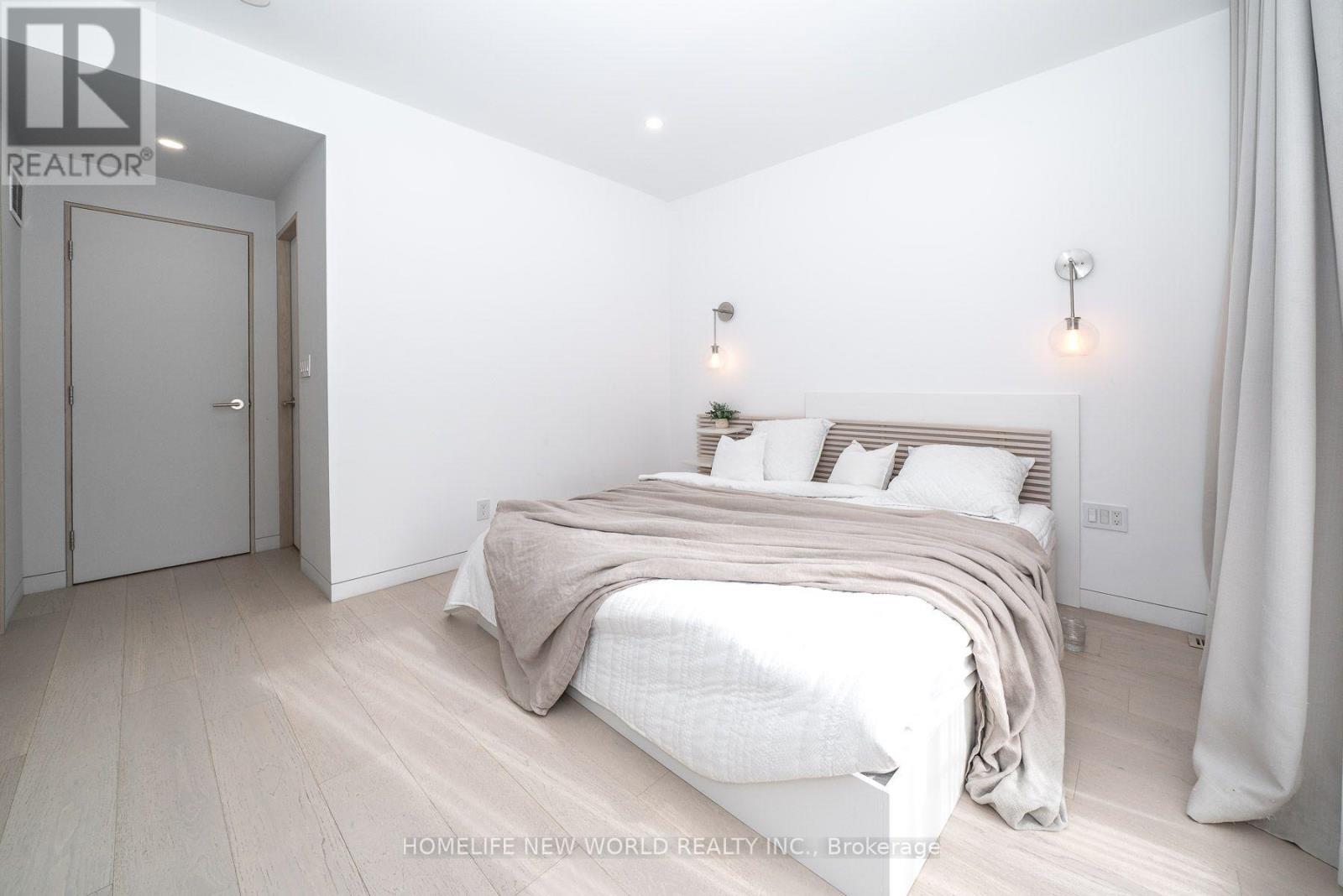 30 Carling Avenue, Toronto, ON - Indoor Photo Showing Bedroom