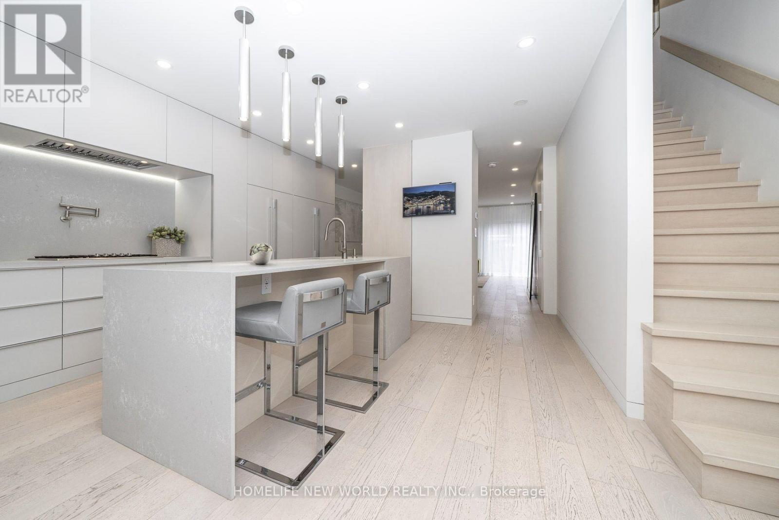 30 Carling Avenue, Toronto, ON - Indoor