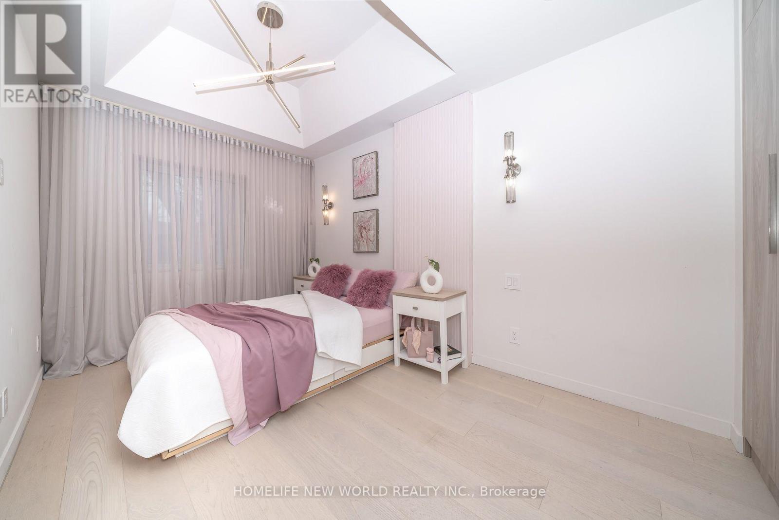 30 Carling Avenue, Toronto, ON - Indoor Photo Showing Bedroom