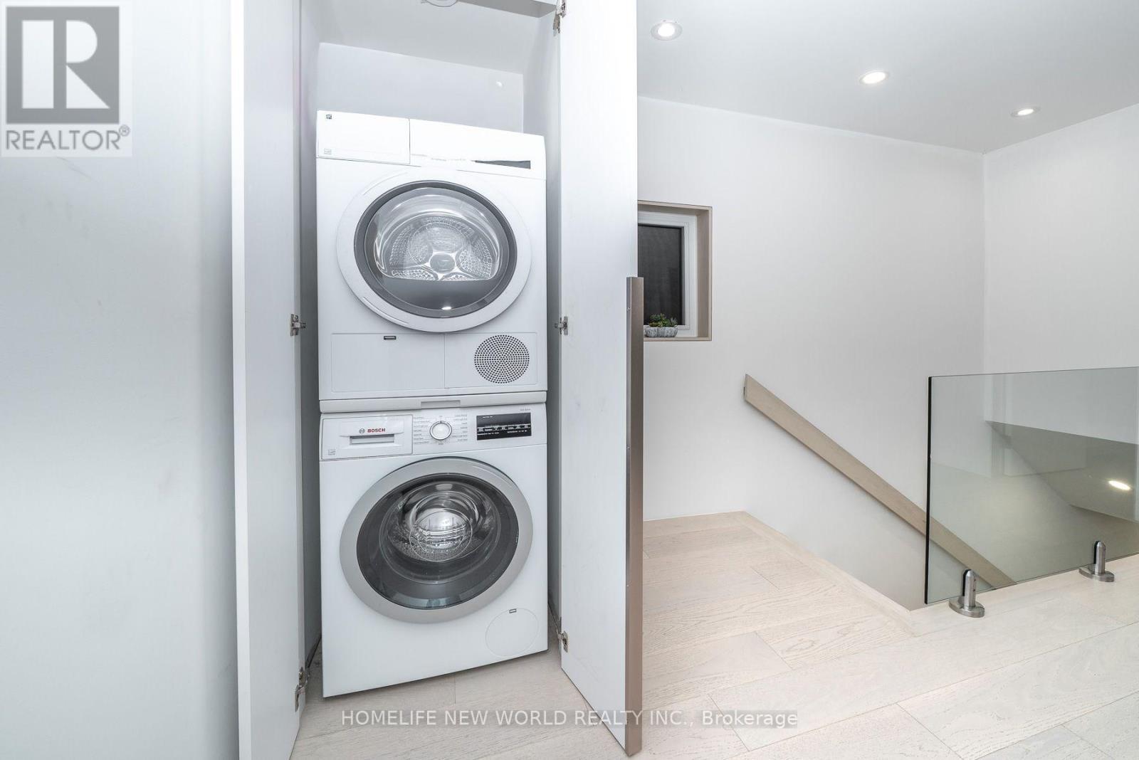 30 Carling Avenue, Toronto, ON - Indoor Photo Showing Laundry Room