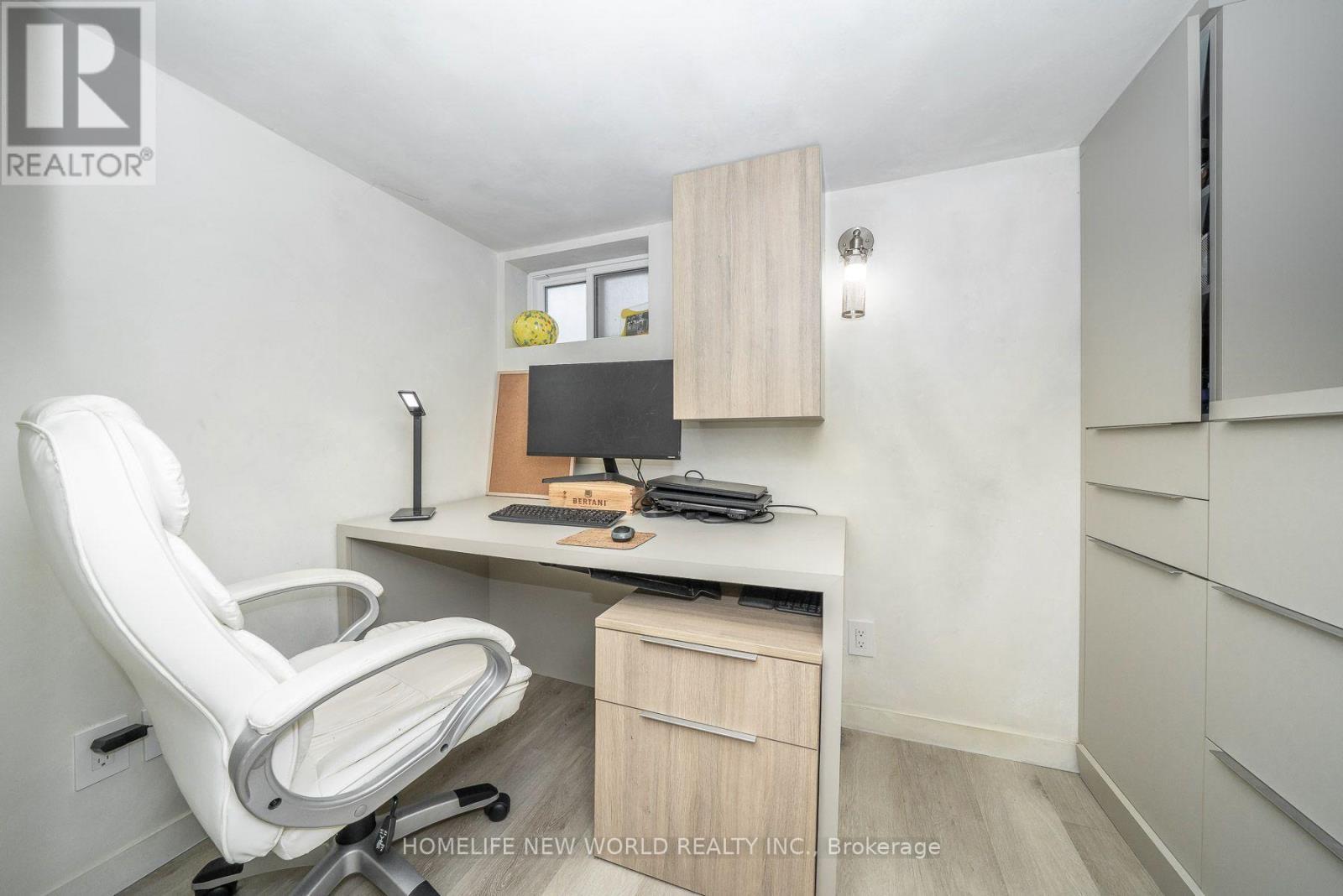 30 Carling Avenue, Toronto, ON - Indoor Photo Showing Office