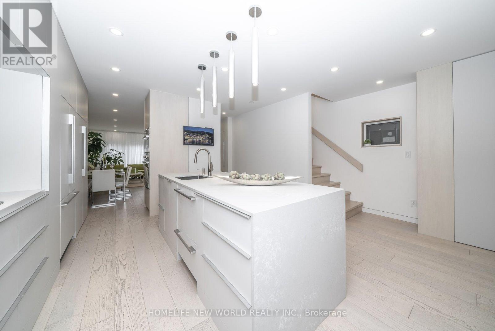 30 Carling Avenue, Toronto, ON - Indoor Photo Showing Kitchen With Upgraded Kitchen
