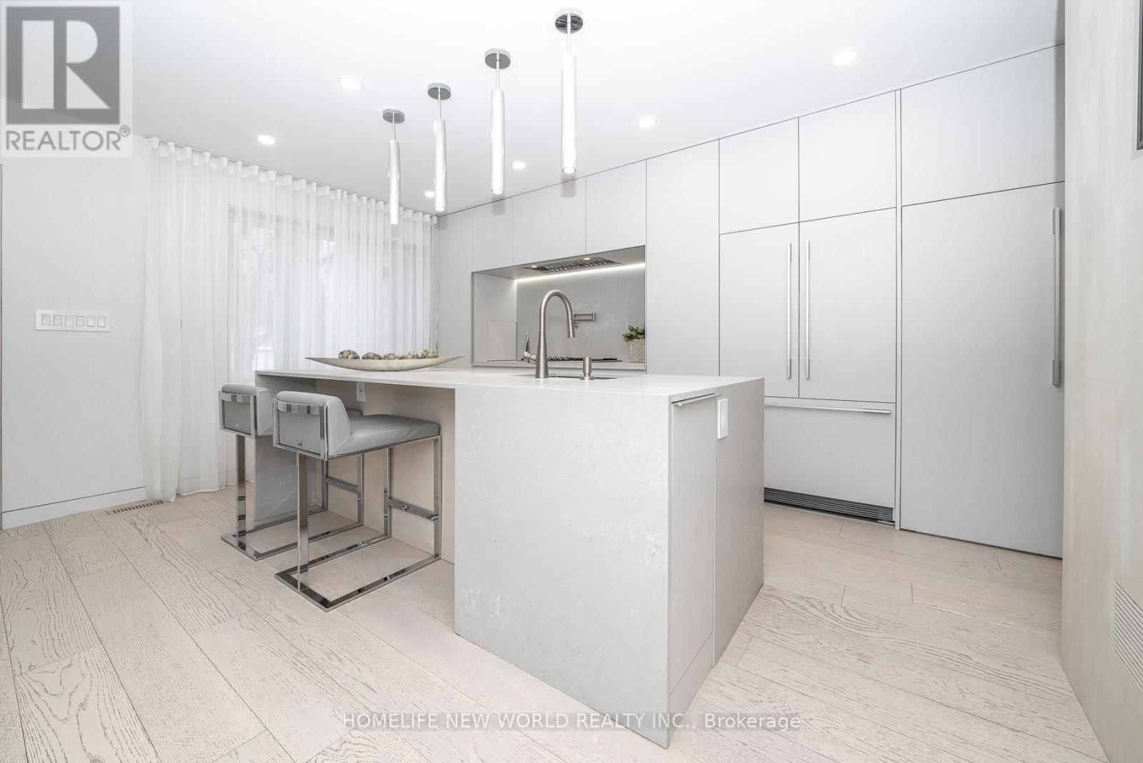 30 Carling Avenue, Toronto, ON - Indoor Photo Showing Kitchen With Upgraded Kitchen