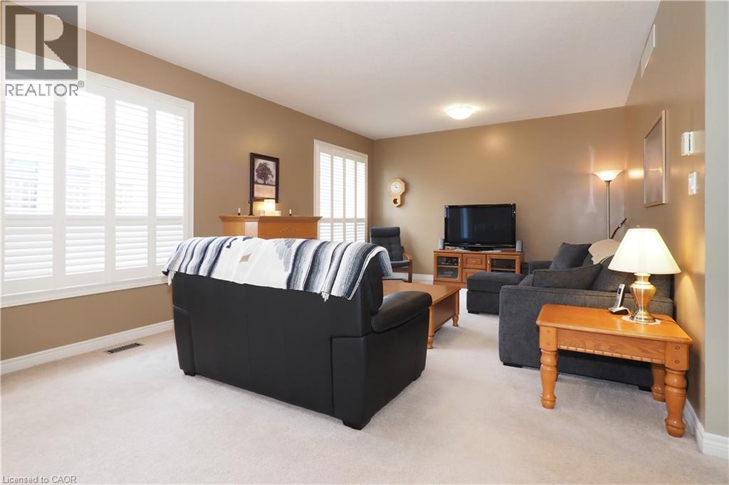 565 Springwater Drive, Waterloo, ON - Indoor Photo Showing Living Room