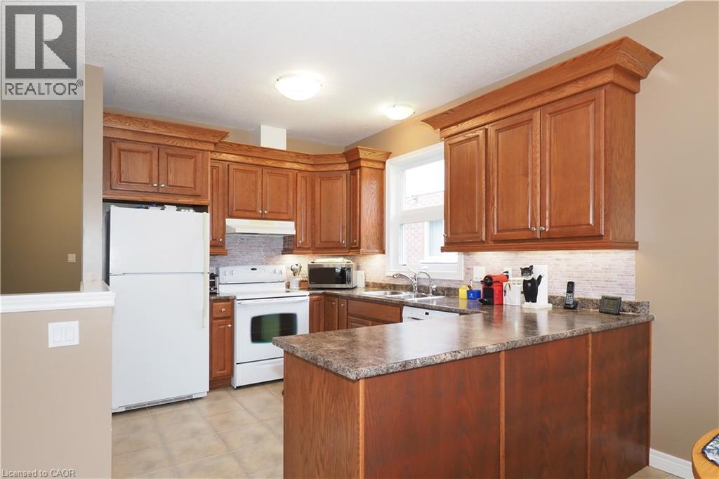 565 Springwater Drive, Waterloo, ON - Indoor Photo Showing Kitchen With Double Sink