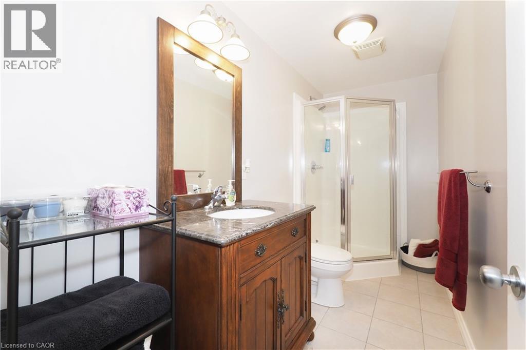 565 Springwater Drive, Waterloo, ON - Indoor Photo Showing Bathroom