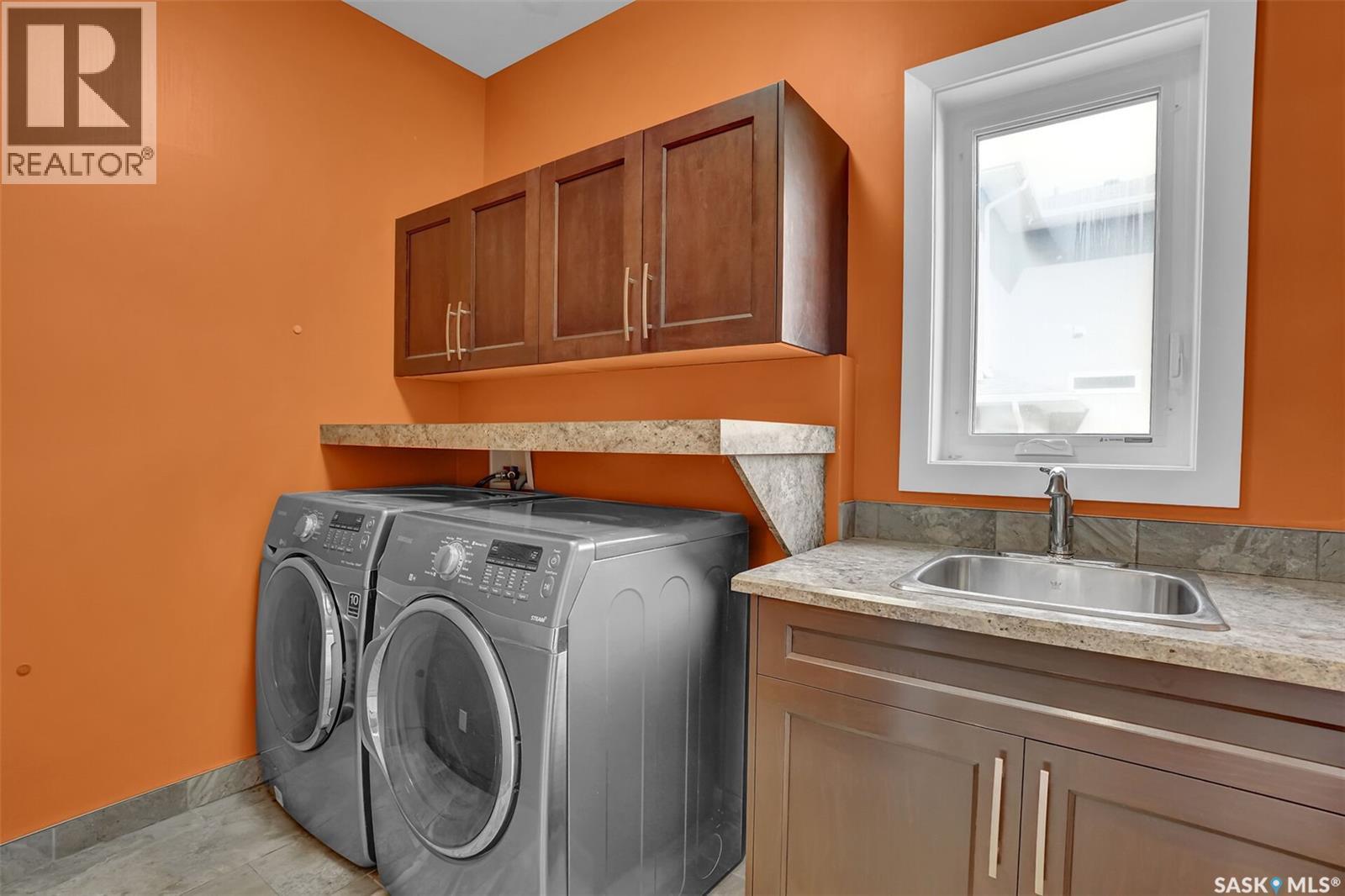 6033 Little Pine Loop, Regina, SK - Indoor Photo Showing Laundry Room