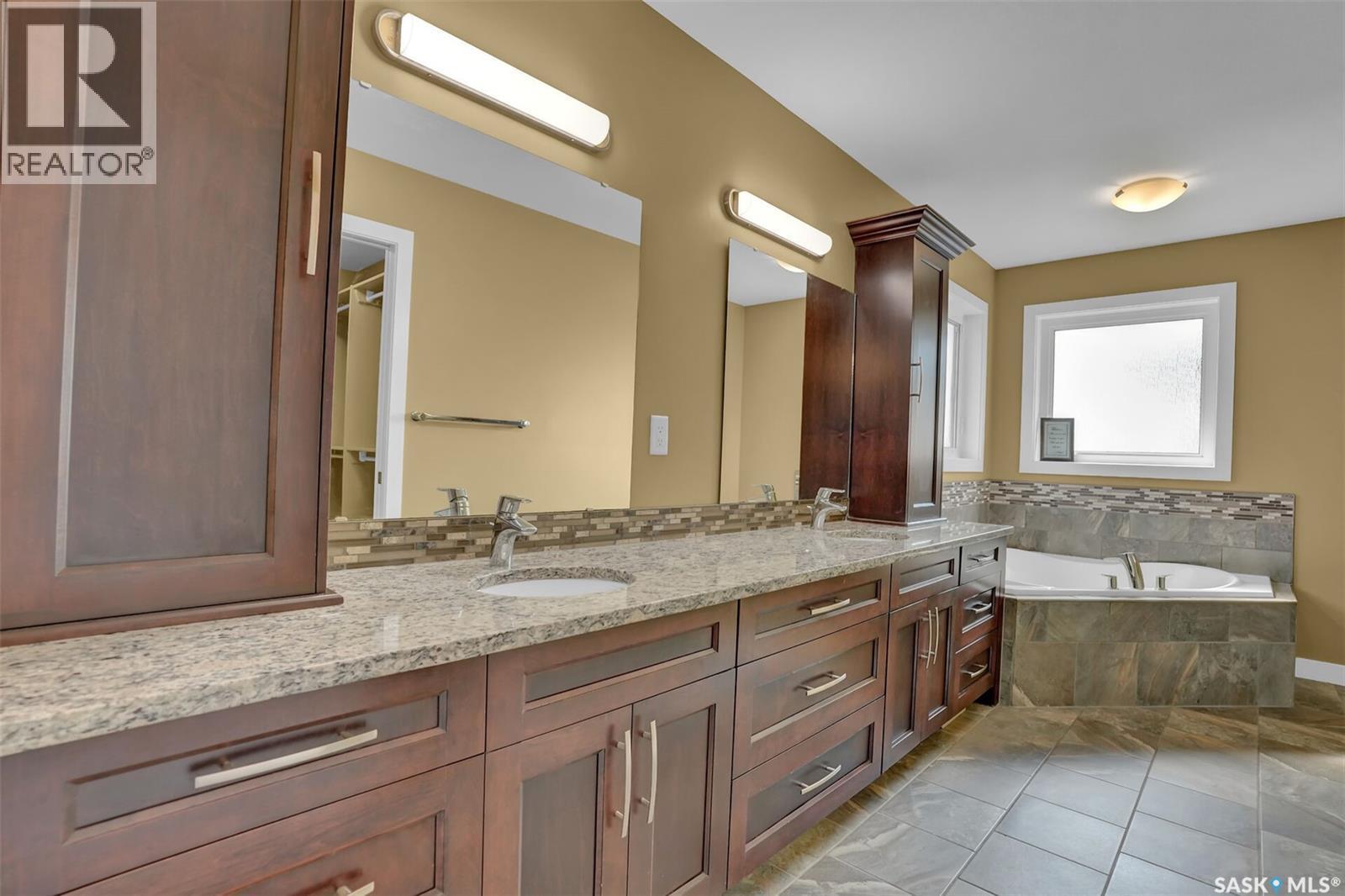 6033 Little Pine Loop, Regina, SK - Indoor Photo Showing Bathroom