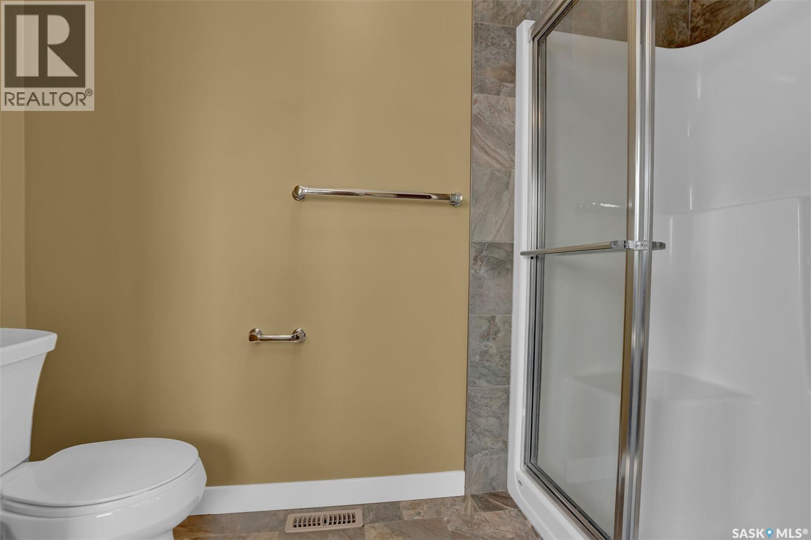 6033 Little Pine Loop, Regina, SK - Indoor Photo Showing Bathroom