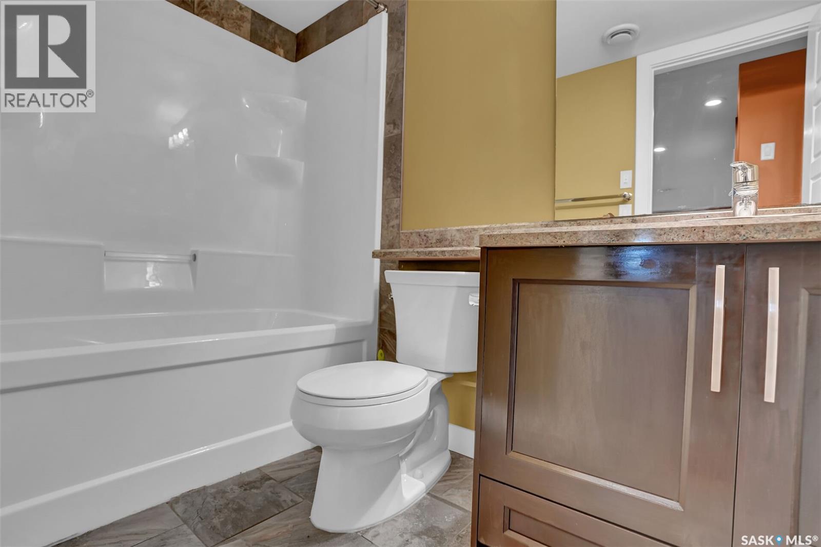 6033 Little Pine Loop, Regina, SK - Indoor Photo Showing Bathroom