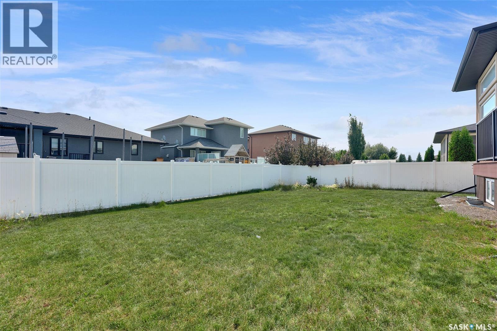 6033 Little Pine Loop, Regina, SK - Outdoor