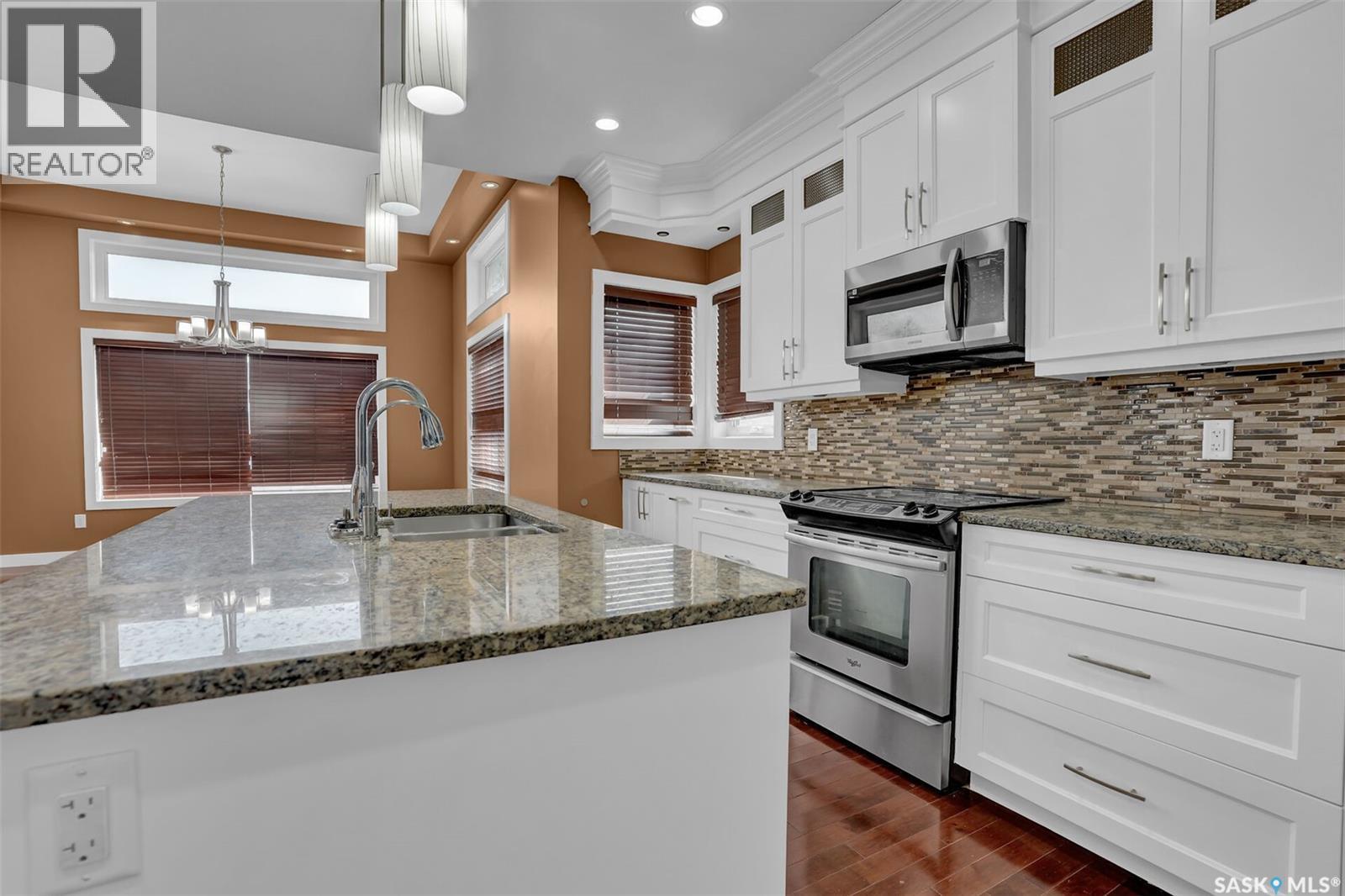 6033 Little Pine Loop, Regina, SK - Indoor Photo Showing Kitchen With Upgraded Kitchen