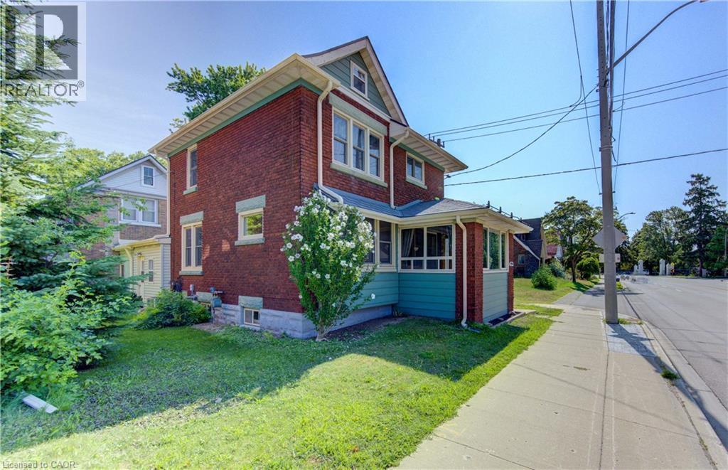 Outdoor clothes line and attached storage building - 224 Weber Street E, Kitchener, ON - Outdoor