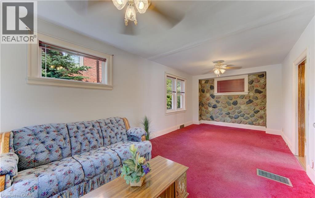 Spacious dining room featuring a slaccent wall, and white trim - 224 Weber Street E, Kitchener, ON - Indoor