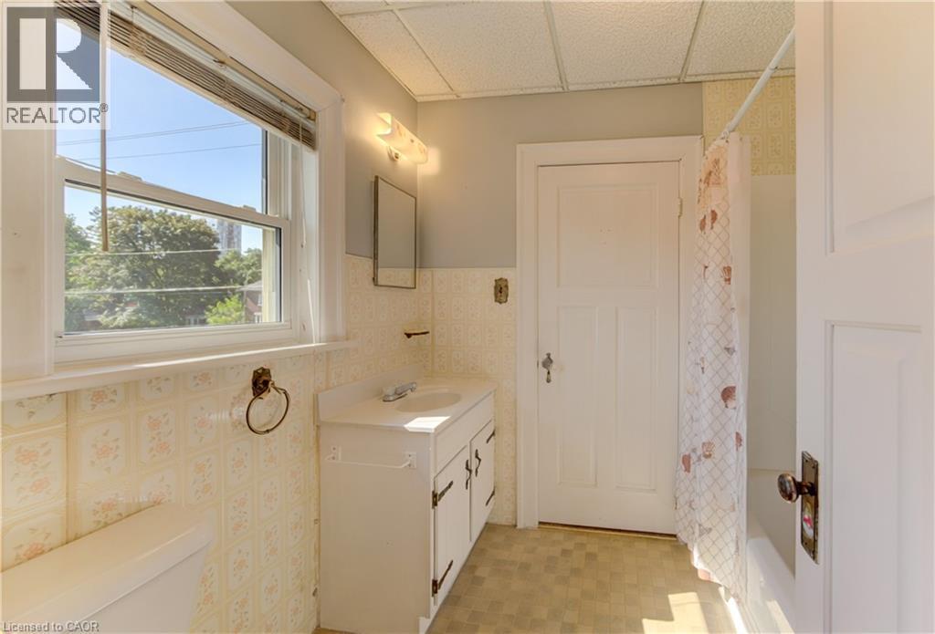 Second floor Bathroom featuring window, white vanity with integrated sink - 224 Weber Street E, Kitchener, ON - Indoor Photo Showing Bathroom