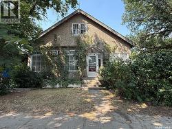 1014 Iroquois STREET W Moose Jaw, SK S6H 5B8
