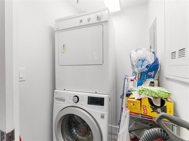 310-155 Sherbrook St, Winnipeg, MB - Indoor Photo Showing Laundry Room