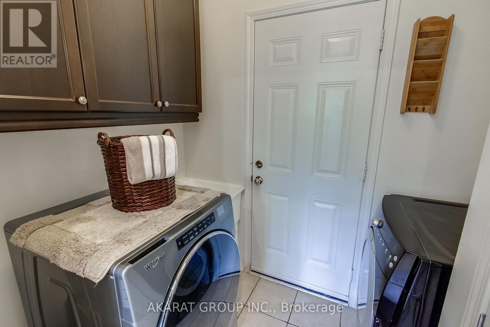 3320 Cline Street, Burlington, ON - Indoor Photo Showing Laundry Room