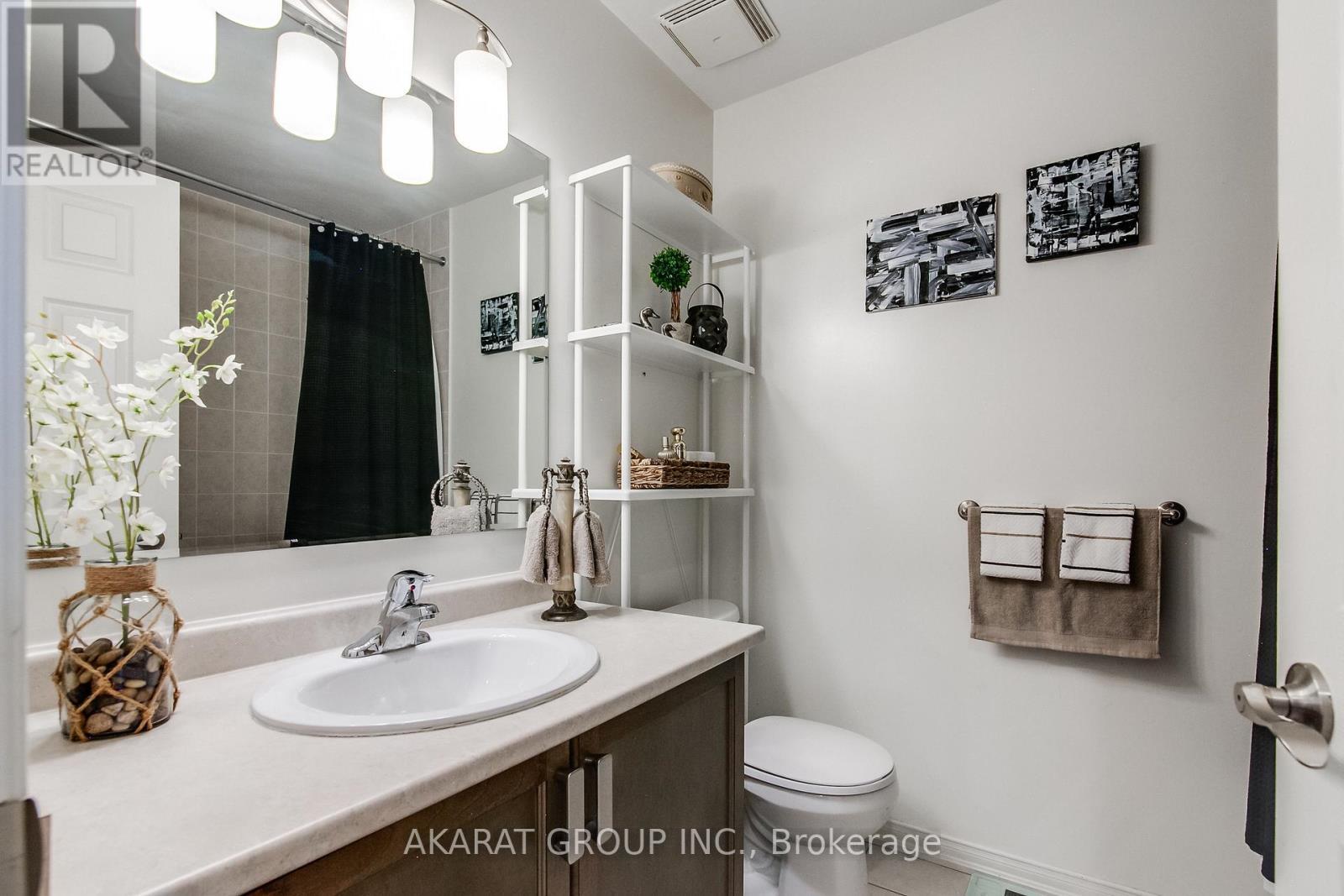 3320 Cline Street, Burlington, ON - Indoor Photo Showing Bathroom