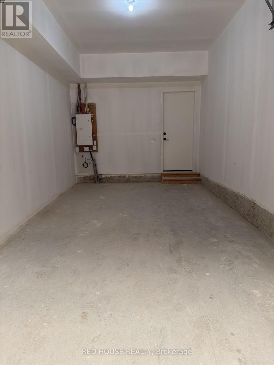 143 Everett Common, St. Catharines, ON - Indoor Photo Showing Garage