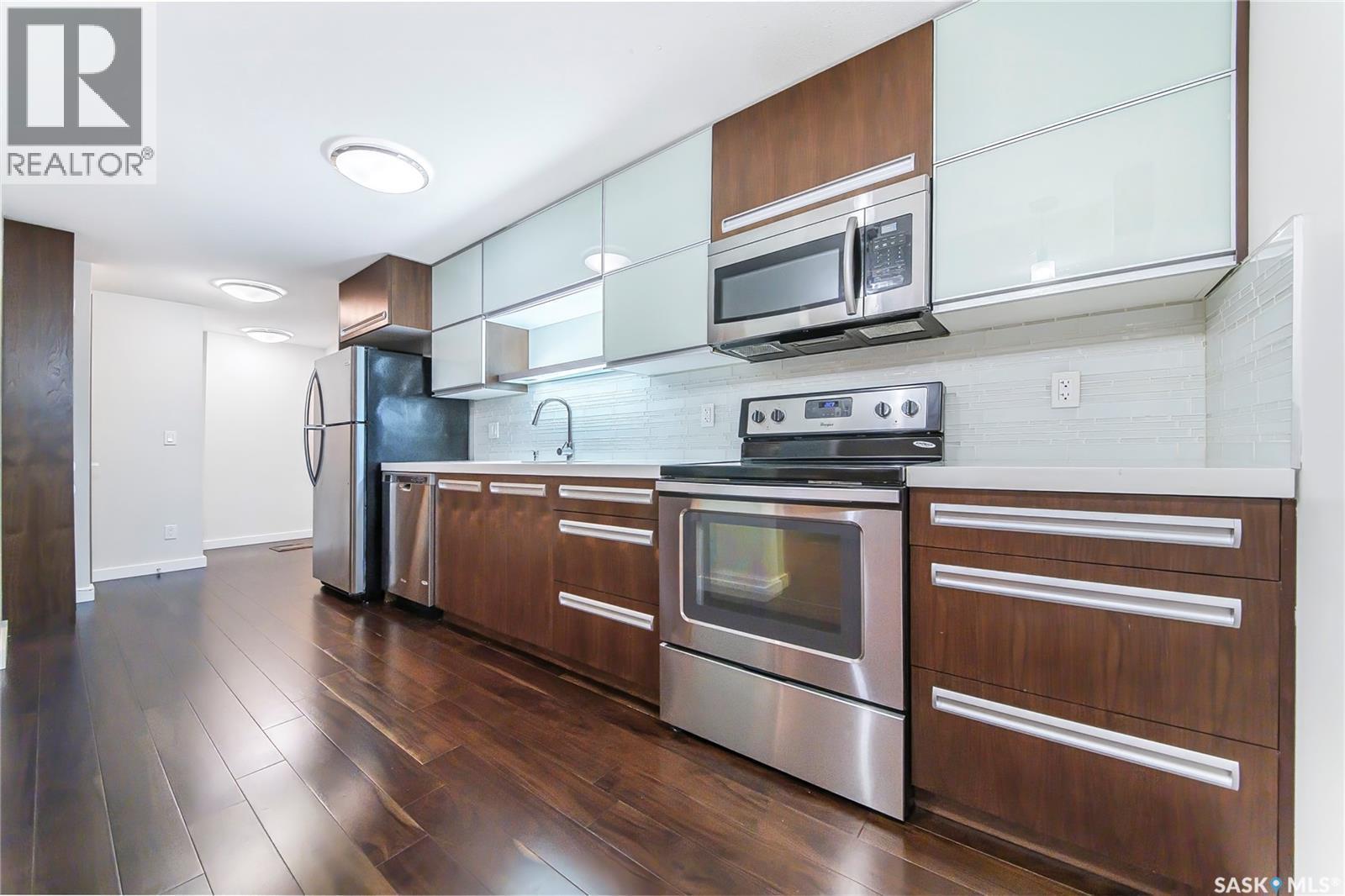 435 Pichler Crescent, Saskatoon, SK - Indoor Photo Showing Kitchen With Upgraded Kitchen