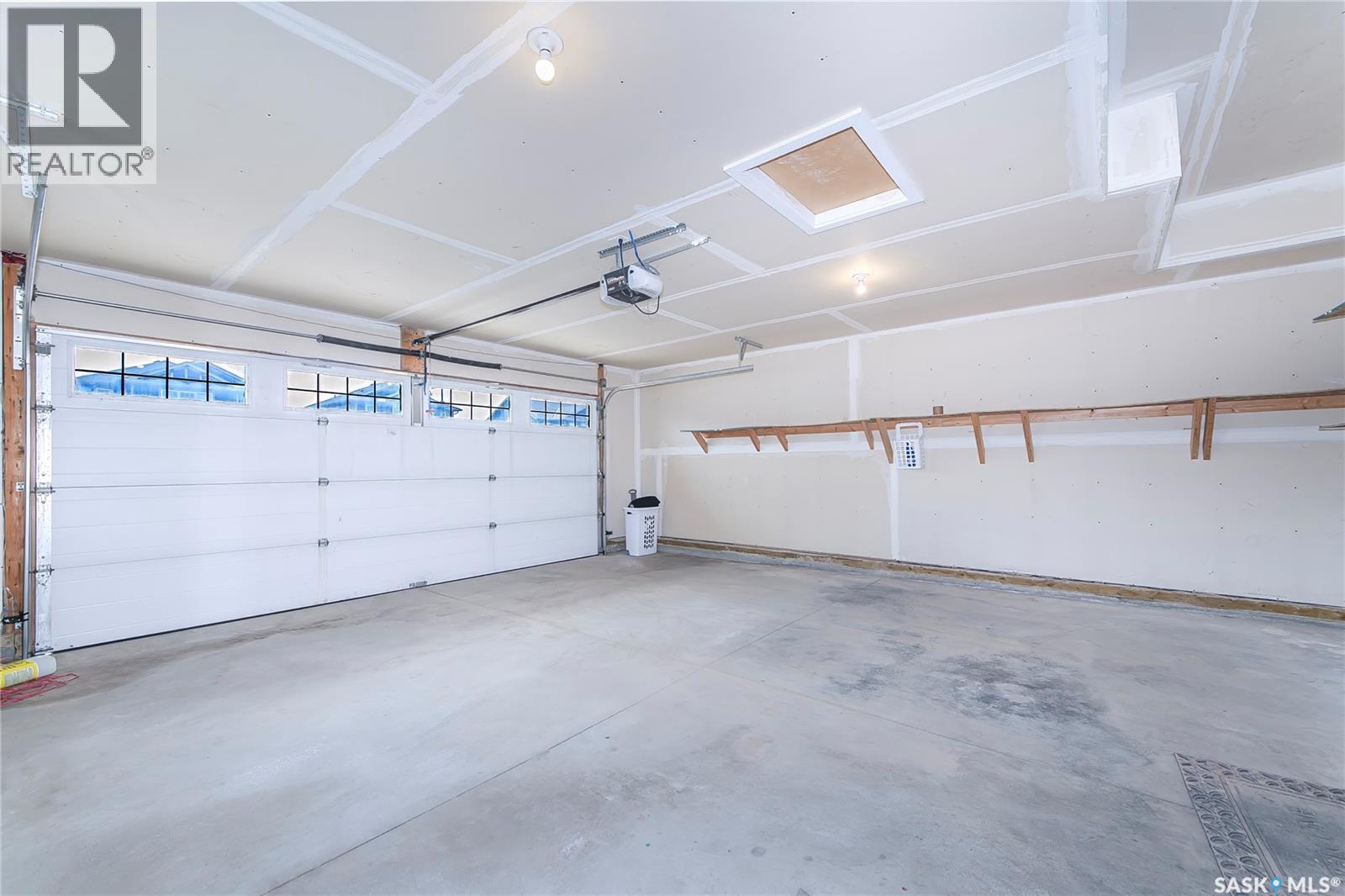 435 Pichler Crescent, Saskatoon, SK - Indoor Photo Showing Garage