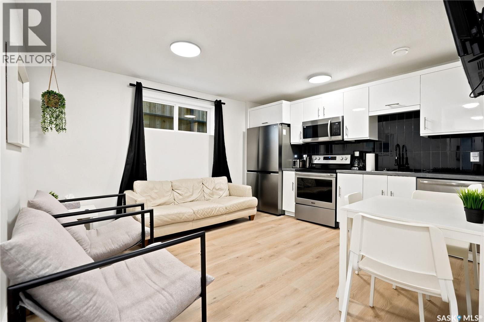 2023 Edward Street, Regina, SK - Indoor Photo Showing Kitchen