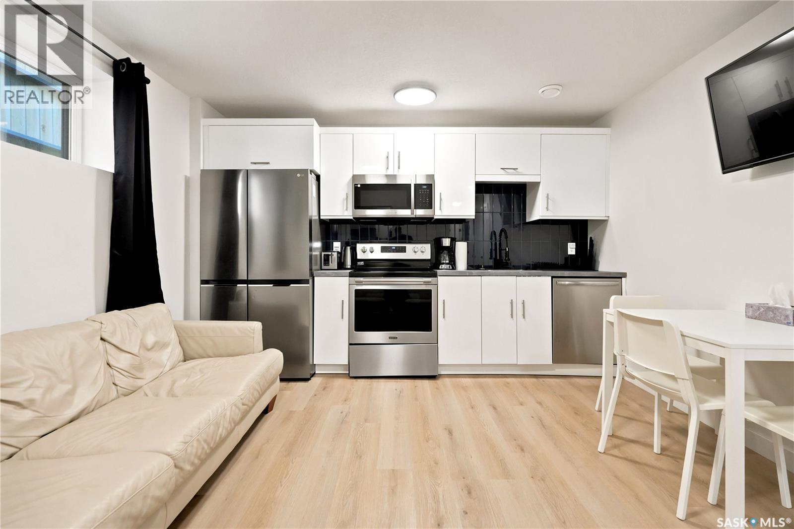 2023 Edward Street, Regina, SK - Indoor Photo Showing Kitchen