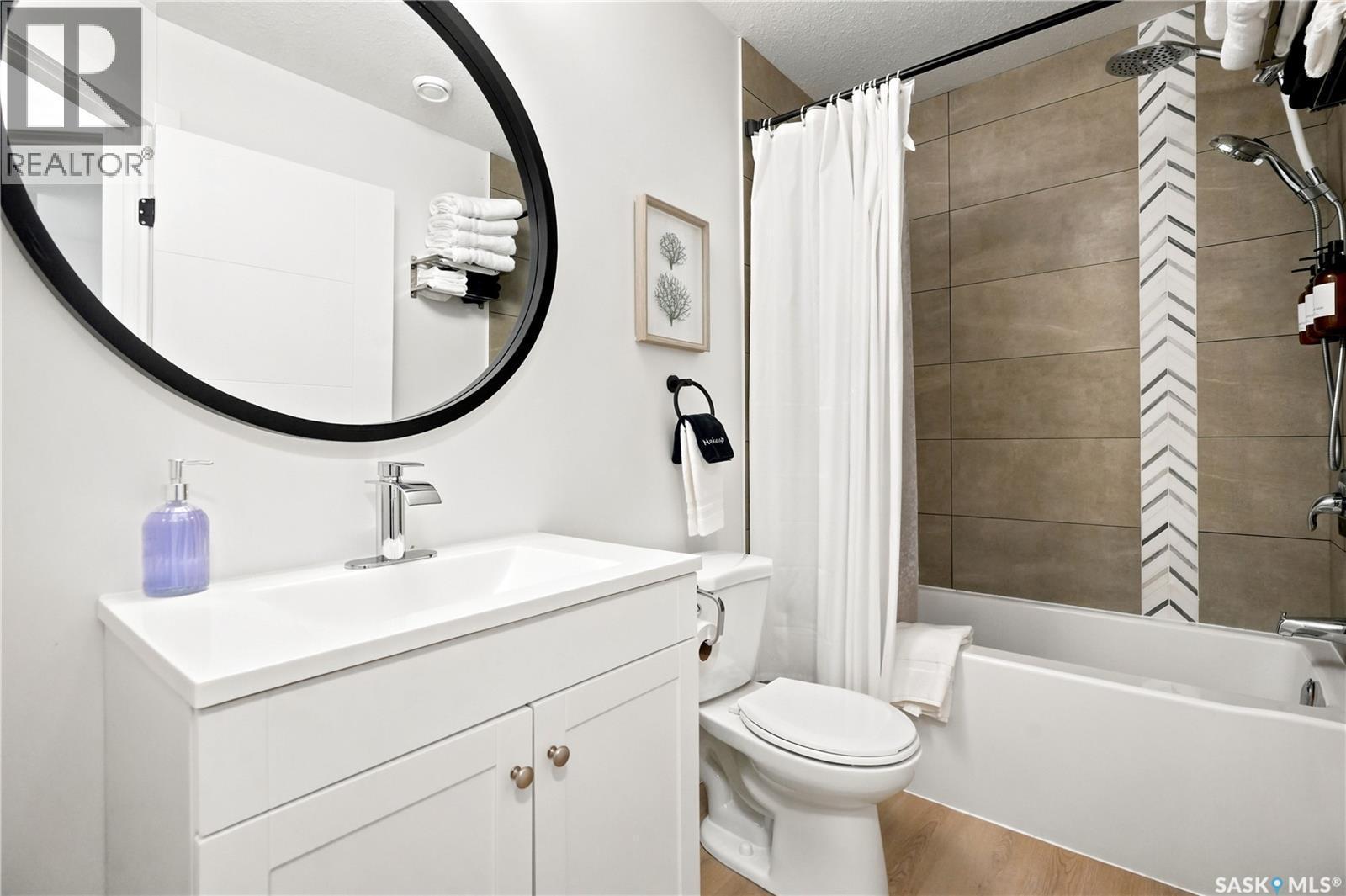 2023 Edward Street, Regina, SK - Indoor Photo Showing Bathroom