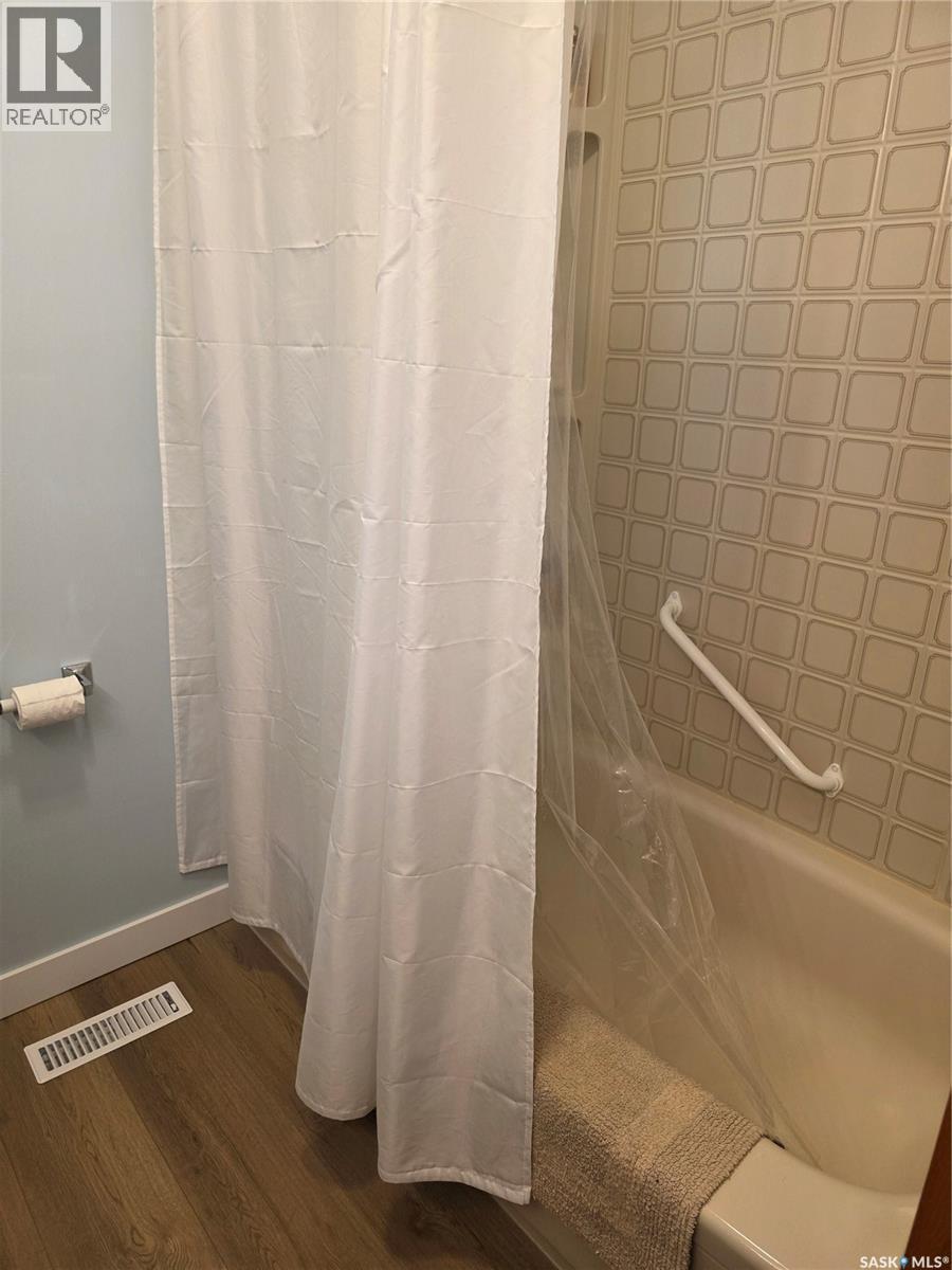 103 Bounty Street, Conquest, SK - Indoor Photo Showing Bathroom