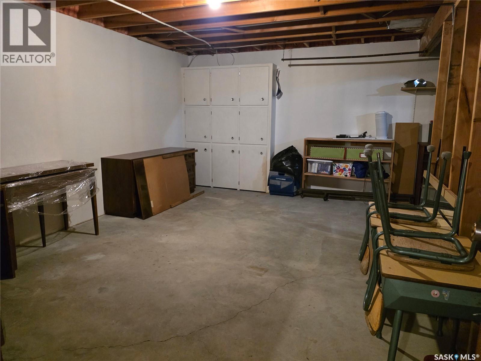 103 Bounty Street, Conquest, SK - Indoor Photo Showing Garage