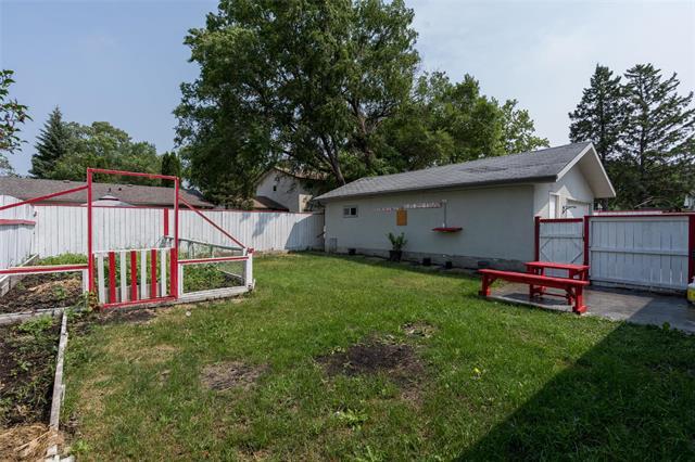 243 Antrim Rd, Winnipeg, MB - Outdoor