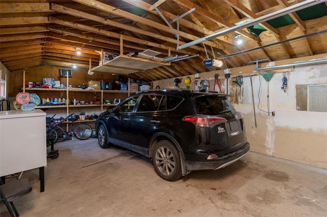 243 Antrim Rd, Winnipeg, MB - Indoor Photo Showing Garage