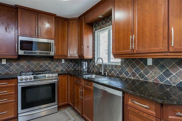 243 Antrim Rd, Winnipeg, MB - Indoor Photo Showing Kitchen With Double Sink
