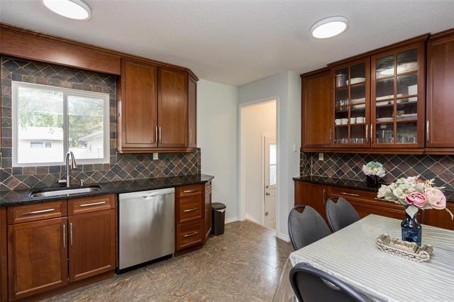 243 Antrim Rd, Winnipeg, MB - Indoor Photo Showing Kitchen