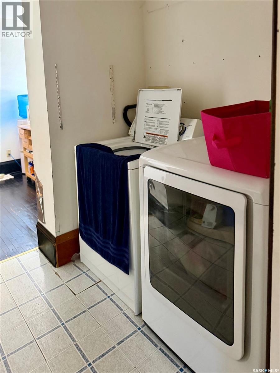 2130 Rae Street, Regina, SK - Indoor Photo Showing Laundry Room