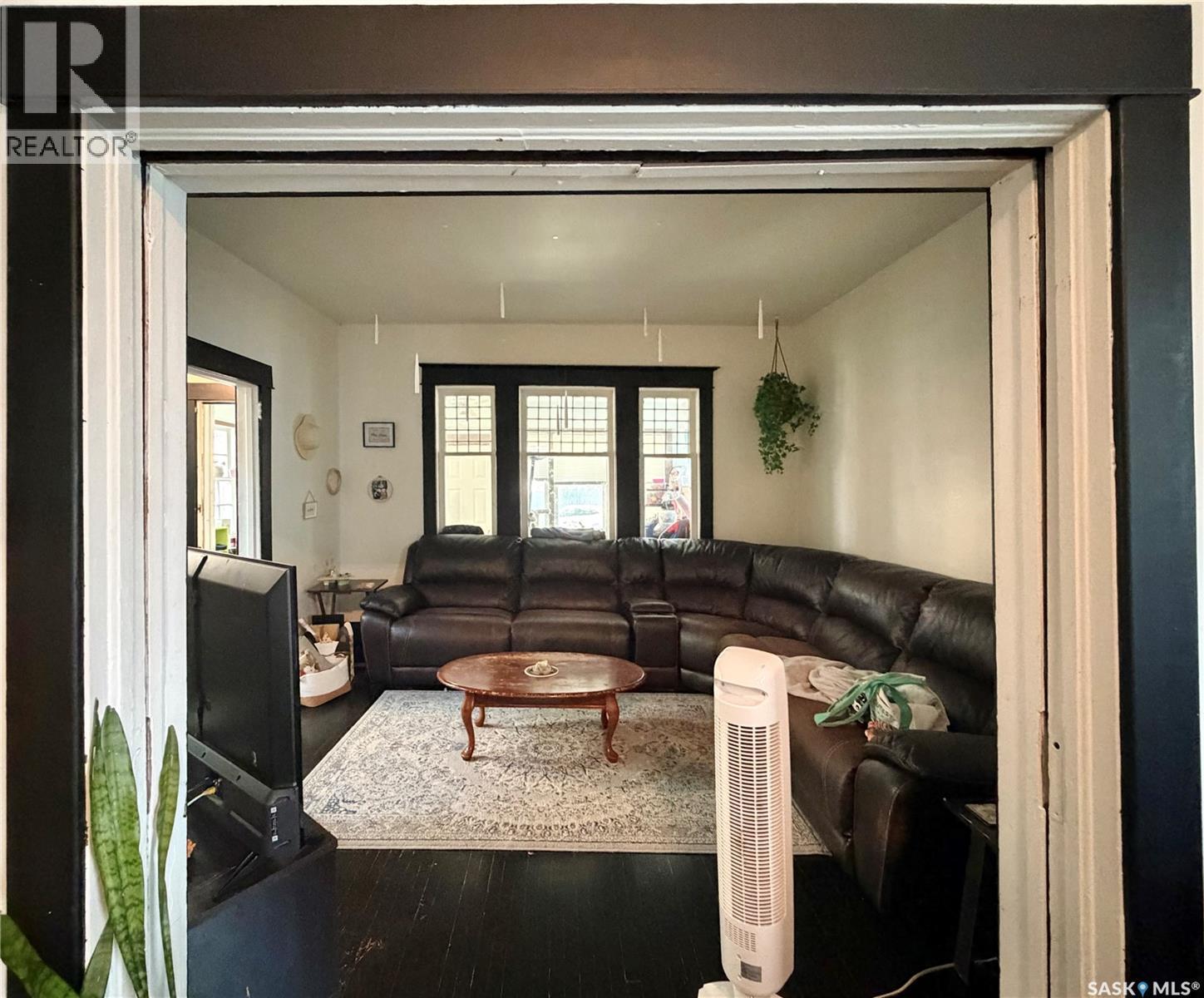 2130 Rae Street, Regina, SK - Indoor Photo Showing Living Room