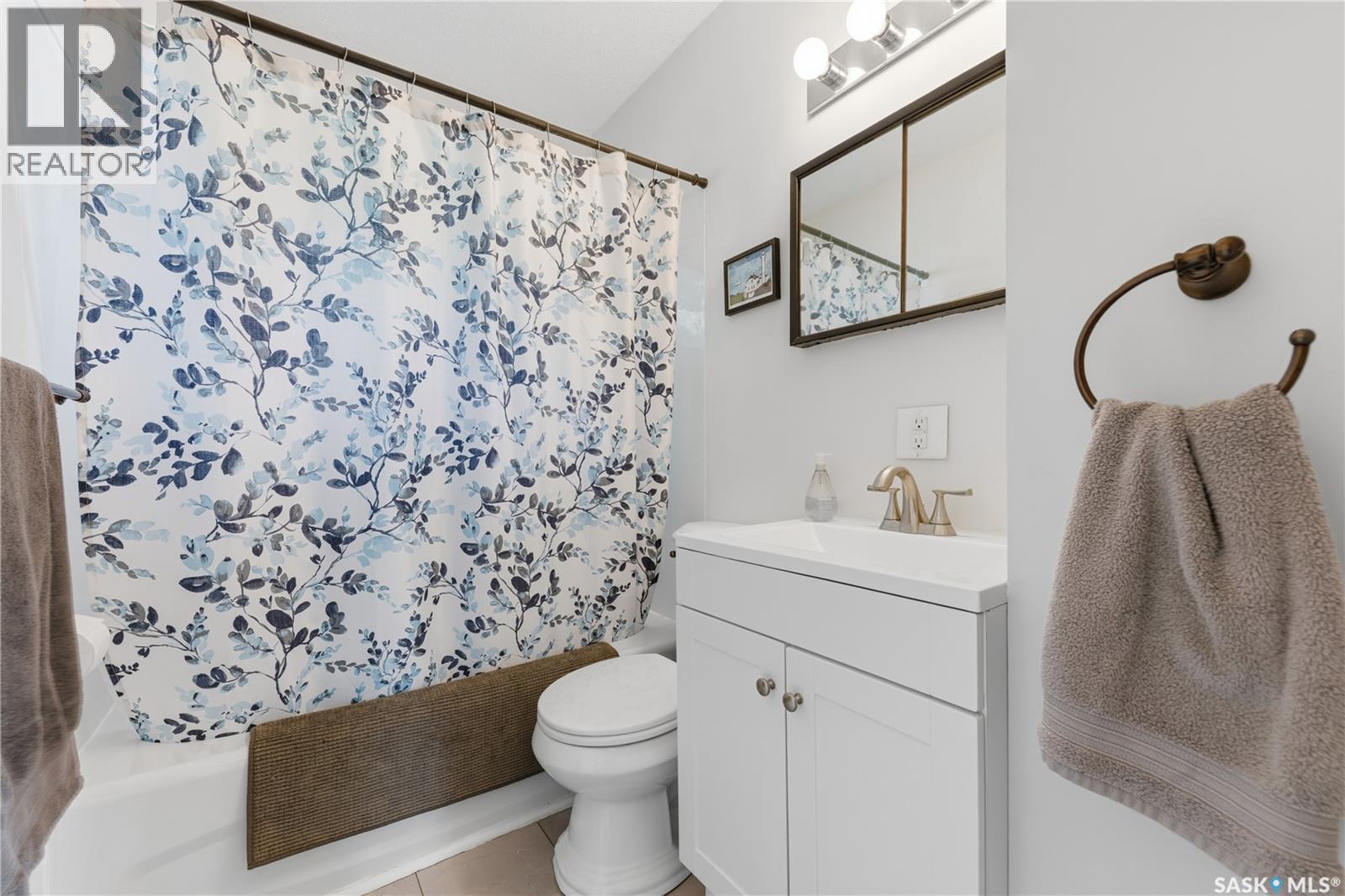 215 Margaret Street, Bulyea, SK - Indoor Photo Showing Bathroom