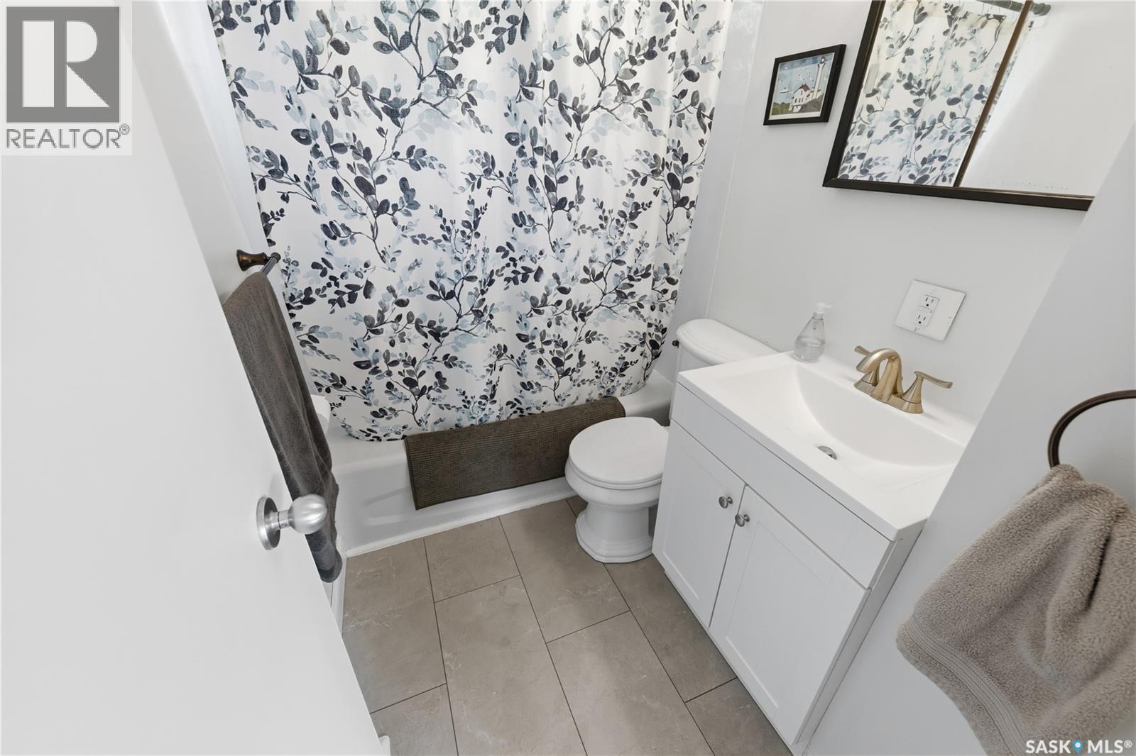215 Margaret Street, Bulyea, SK - Indoor Photo Showing Bathroom